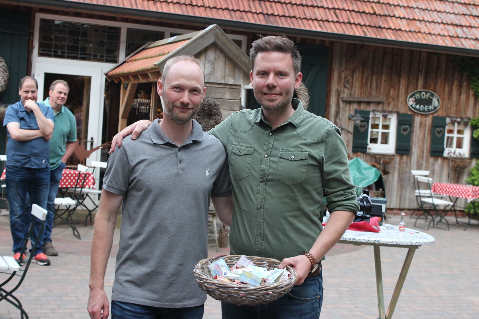 Spendenübergabe Round Table